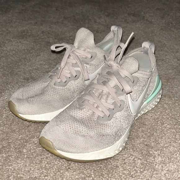 Worn Nike Epic React women’s sneakers size 9 - Picture 1 of 6